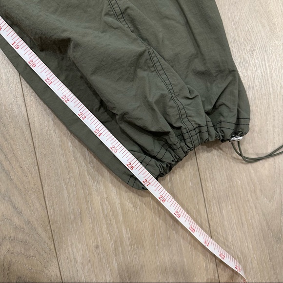 green parachute cargo pants - Picture 6 of 6